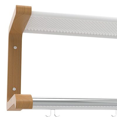 Närbild på hatthylla serie 120 2-plan med björk konsol och vit perforerad plåt