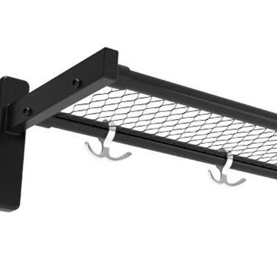 Hatthylla serie 300 1-plan med svart konsol och svart nät med kromade ankarkrokar.