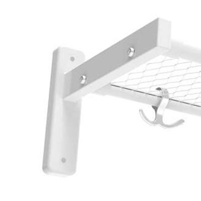 Närbild hatthylla serie 300, 1-plan med vit konsol och kromat nät och ankarkrokar.
