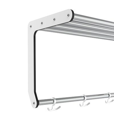 Närbild hatthylla serie 400 (Smodie) 2-plan med vit konsol och kromade rör och ankarkrokar.