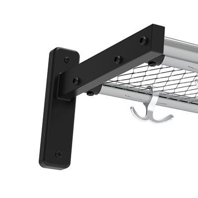 Närbild hatthylla serie 500 1-plan med svart konsol och kromat nät