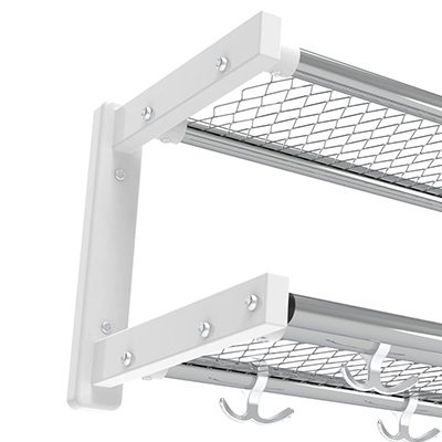 Närbild hatthylla serie 500 två plan med vit konsol och kromat nät